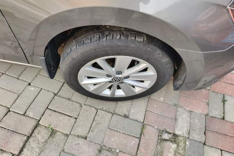 Used Volkswagen Jetta 2015 Zhuihui Edition 1.6L Manual Comfort Model Right Front Wheel Hub