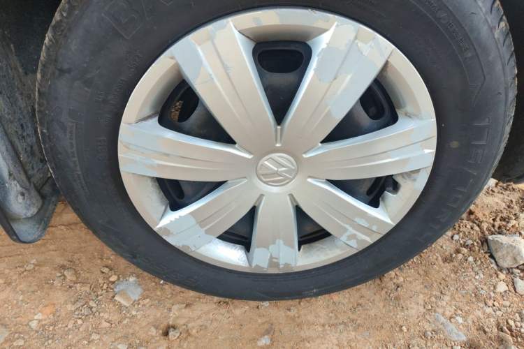 Used Volkswagen Jetta 2015 Value Edition 1.6L Automatic Fashion Version Right Front Wheel Hub