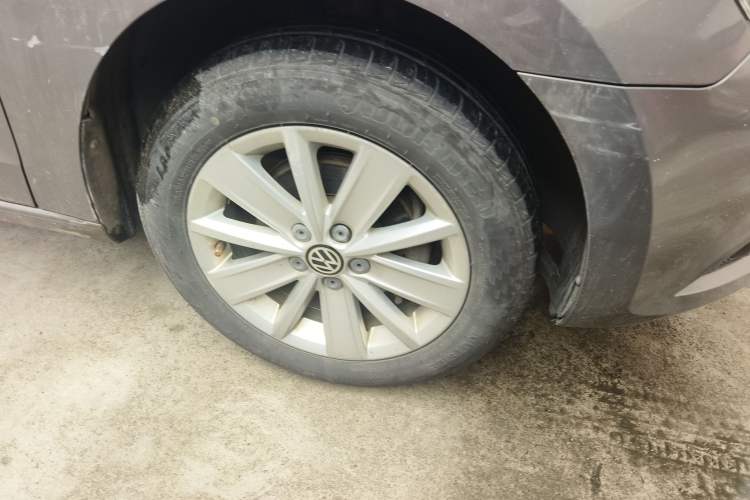 Used Volkswagen Jetta 2015 Zhuihui Edition 1.6L Manual Comfort Model Right Front Wheel Hub