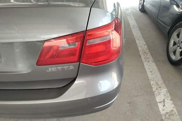 Used Volkswagen Jetta 2015 1.6L Manual Comfort Model Right Rear Taillight