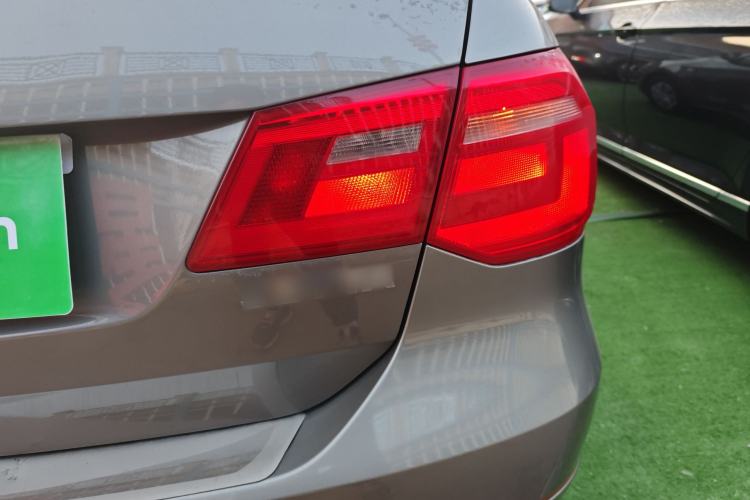 Used Volkswagen Jetta 2015 1.6L Automatic Fashion Model Right Rear Taillight