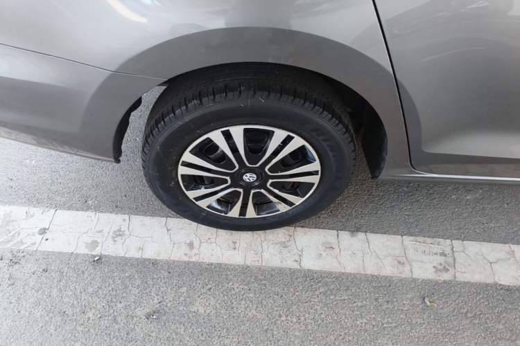 Used Volkswagen Jetta 2015 Zhuihui Edition 1.4L Manual Fashion Model Right Rear Wheel Hub