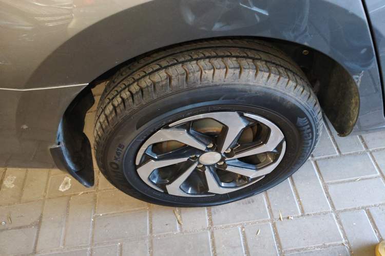 Used Volkswagen Jetta 2015 Zhuihui Edition 1.4L Manual Fashion Model Right Rear Wheel Hub
