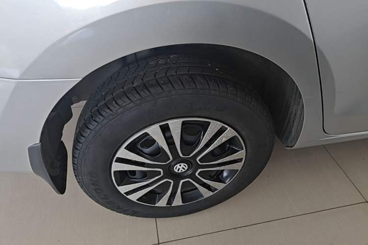 Used Volkswagen Jetta 2015 1.6L Automatic Fashion Model Right Rear Wheel Hub