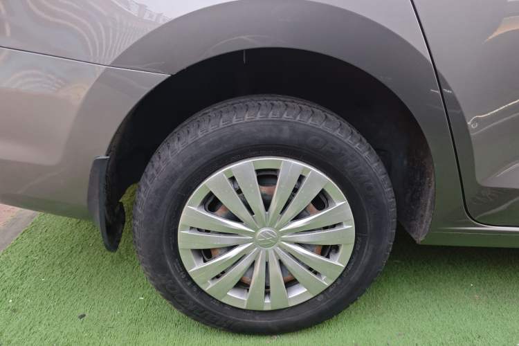 Used Volkswagen Jetta 2015 1.6L Automatic Fashion Model Right Rear Wheel Hub
