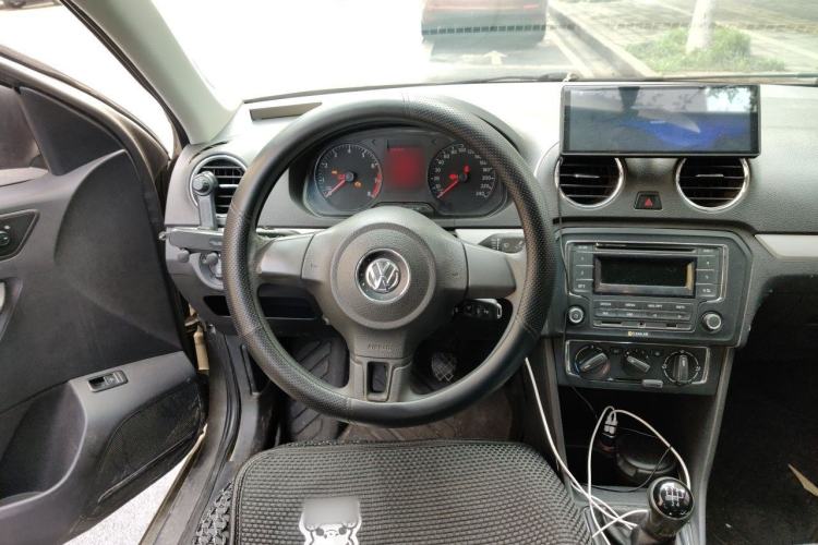 Used Volkswagen Jetta 2015 Zhihui Edition 1.4L Manual Comfort Model Steering Wheel