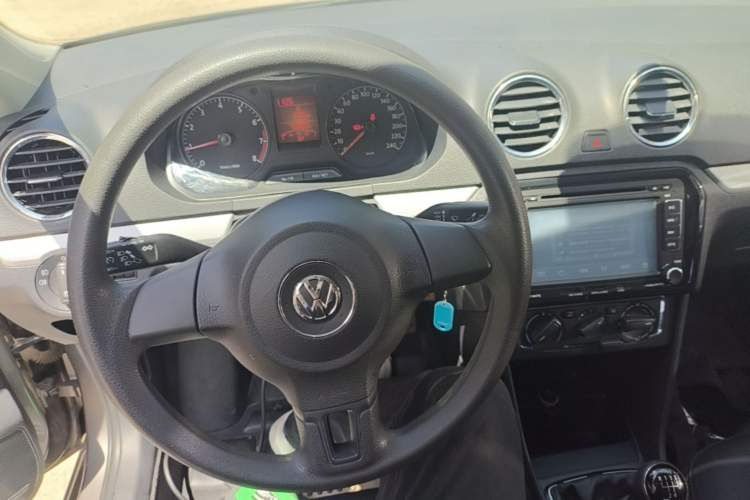 Used Volkswagen Jetta 2015 1.6L Manual Comfort Model Steering Wheel