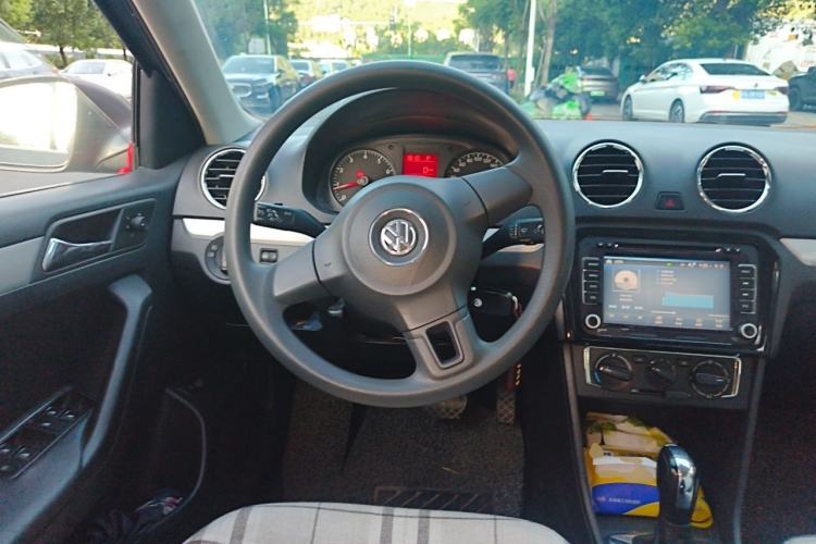Used Volkswagen Jetta 2015 1.6L Automatic Comfort Model Steering Wheel