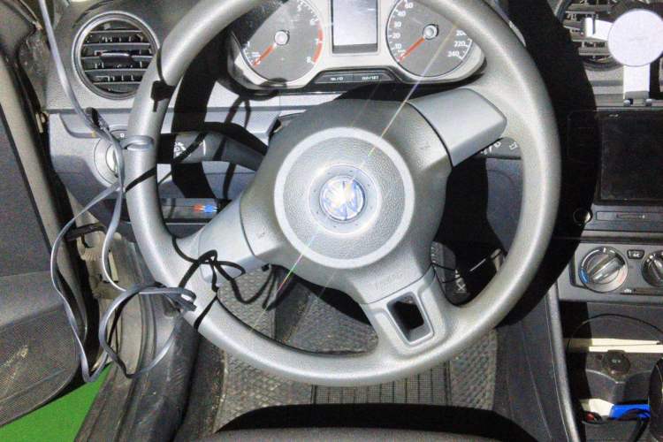 Used Volkswagen Jetta 2015 Value Edition 1.6L Automatic Fashion Version Steering Wheel