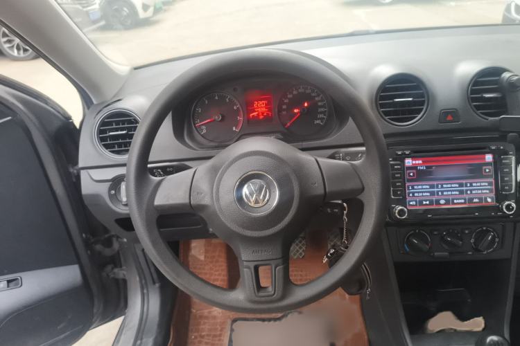 Used Volkswagen Jetta 2015 Zhuihui Edition 1.4L Manual Fashion Model Steering Wheel