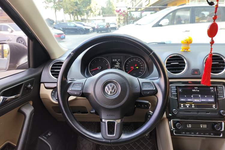 Used Volkswagen Jetta 2015 1.6L Automatic Luxury Model Steering Wheel