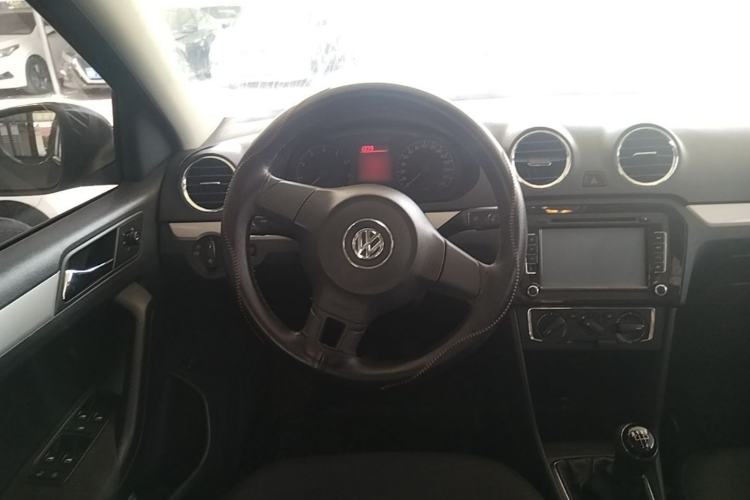 Used Volkswagen Jetta 2015 1.6L Manual Comfort Model Steering Wheel