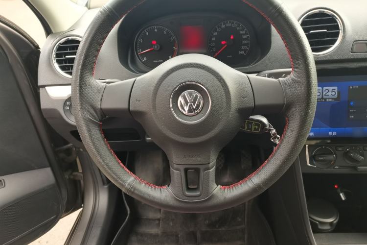 Used Volkswagen Jetta 2015 1.6L Manual Comfort Model Steering Wheel