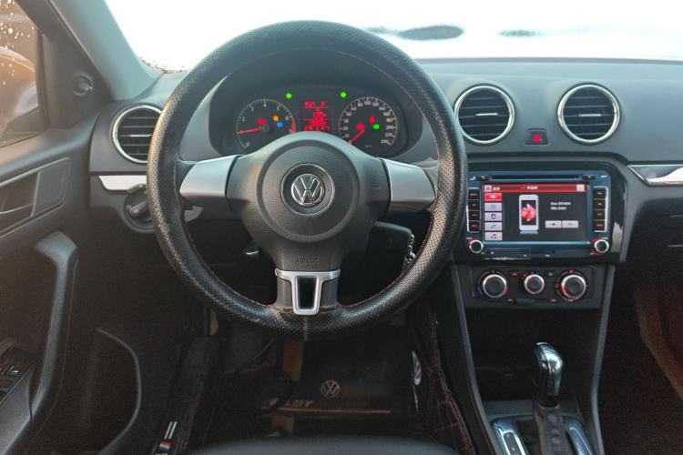 Used Volkswagen Jetta 2015 1.6L Automatic Fashion Model Steering Wheel