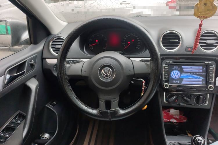 Used Volkswagen Jetta 2015 Zhuihui Edition 1.6L Manual Comfort Model Steering Wheel