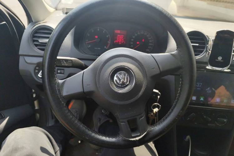 Used Volkswagen Jetta 2015 Zhuihui Edition 1.4L Manual Fashion Model Steering Wheel