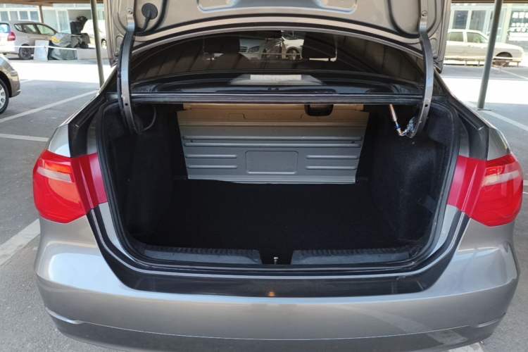 Used Volkswagen Jetta 2015 Zhuihui Edition 1.4L Manual Fashion Model Trunk