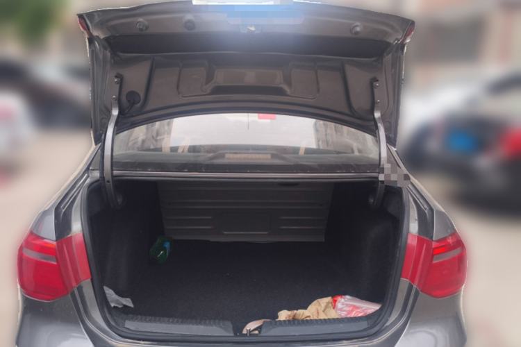 Used Volkswagen Jetta 2015 Zhuihui Edition 1.4L Manual Fashion Model Trunk