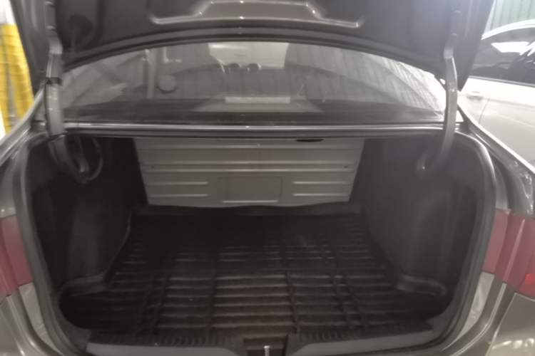 Used Volkswagen Jetta 2015 1.6L Automatic Comfort Model Trunk