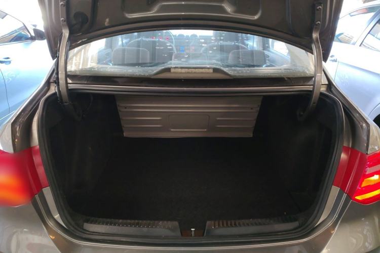 Used Volkswagen Jetta 2015 Zhuihui Edition 1.4L Manual Fashion Model Trunk