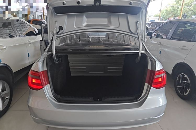 Used Volkswagen Jetta 2015 1.6L Automatic Fashion Model Trunk