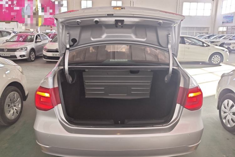 Used Volkswagen Jetta 2015 Zhihui Edition 1.4L Manual Comfort Model Trunk