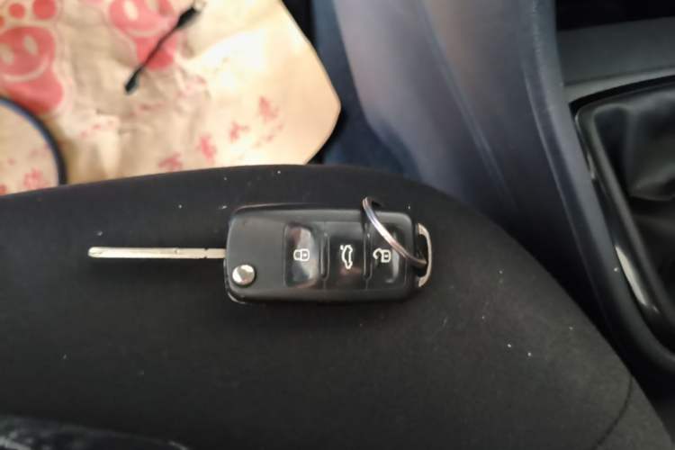 Used Volkswagen Jetta 2015 Zhuihui Edition 1.4L Manual Fashion Model Vehicle Key