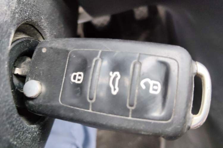 Used Volkswagen Jetta 2015 1.4L Manual Fashion Model Vehicle Key