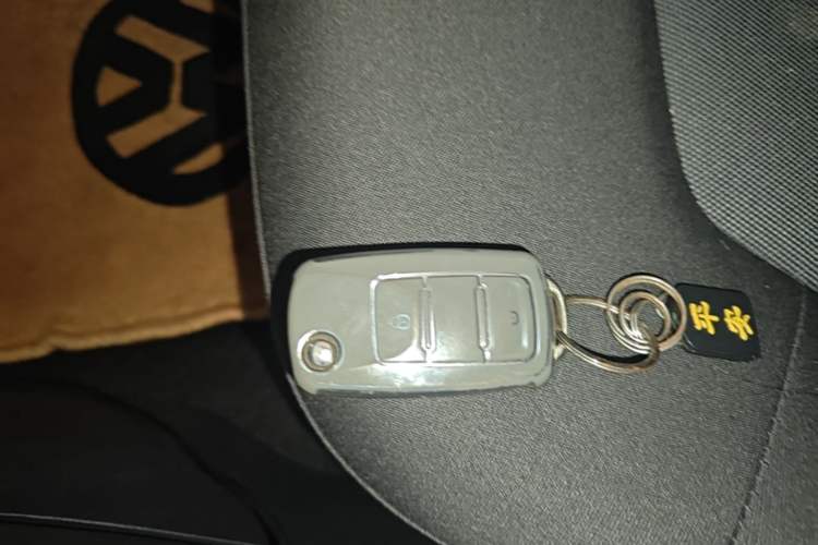 Used Volkswagen Jetta 2015 1.6L Automatic Fashion Model Vehicle Key