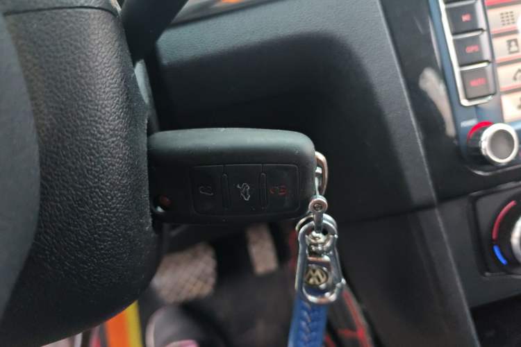 Used Volkswagen Jetta 2015 1.6L Automatic Fashion Model Vehicle Key
