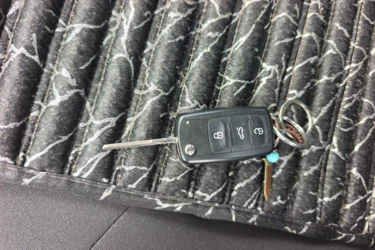 Used Volkswagen Jetta 2015 Zhuihui Edition 1.4L Manual Fashion Model Vehicle Key