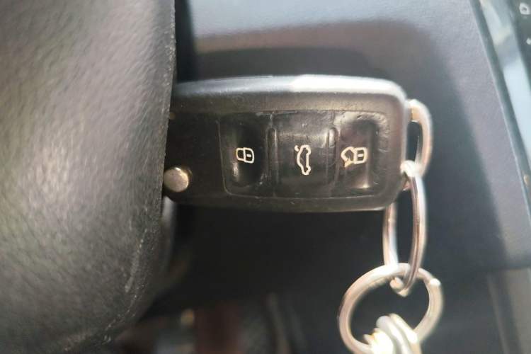 Used Volkswagen Jetta 2015 Zhuihui Edition 1.4L Manual Fashion Model Vehicle Key