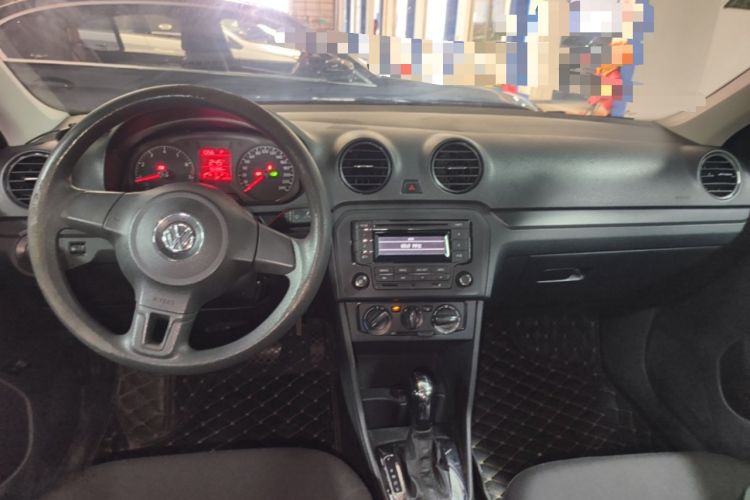 Used Volkswagen Jetta 2015 Value Edition 1.6L Automatic Fashion Version Center Console