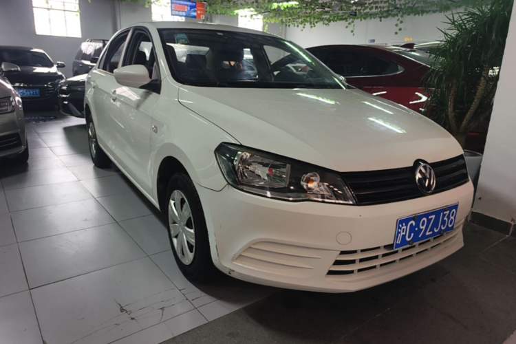Used Volkswagen Jetta 2015 Value Edition 1.6L Automatic Fashion Version Front Right 45 Deg