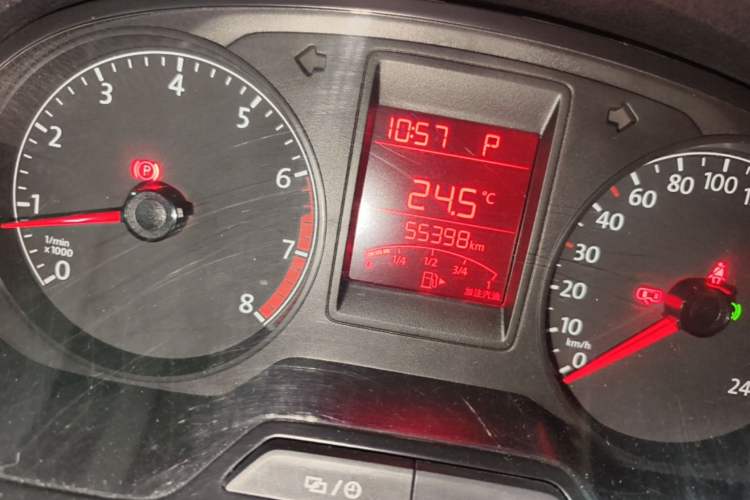 Used Volkswagen Jetta 2015 Value Edition 1.6L Automatic Fashion Version Odometer Close Up
