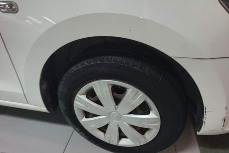 Used Volkswagen Jetta 2015 Value Edition 1.6L Automatic Fashion Version Right Front Wheel Hub
