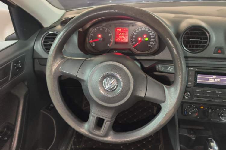 Used Volkswagen Jetta 2015 Value Edition 1.6L Automatic Fashion Version Steering Wheel