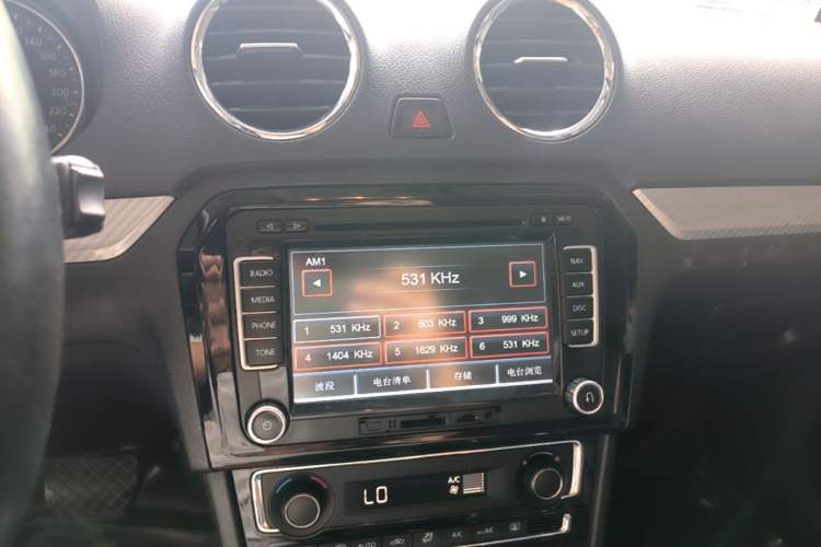 Used Volkswagen Jetta 2015 1.6L Automatic Luxury Model Audio And AC Panel