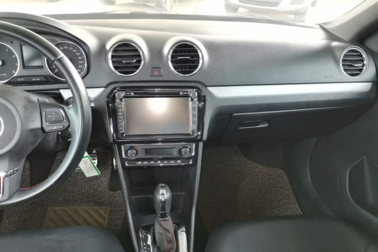 Used Volkswagen Jetta 2015 1.4TSI Automatic Sport Model Audio And AC Panel