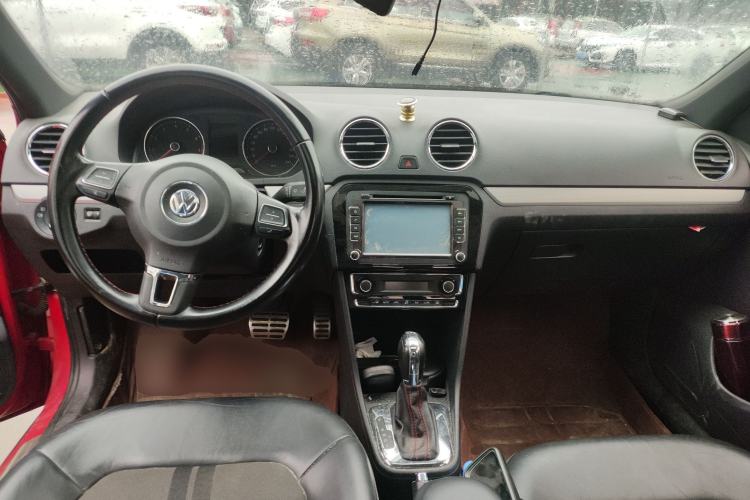 Used Volkswagen Jetta 2015 1.4TSI Automatic Sport Model Center Console