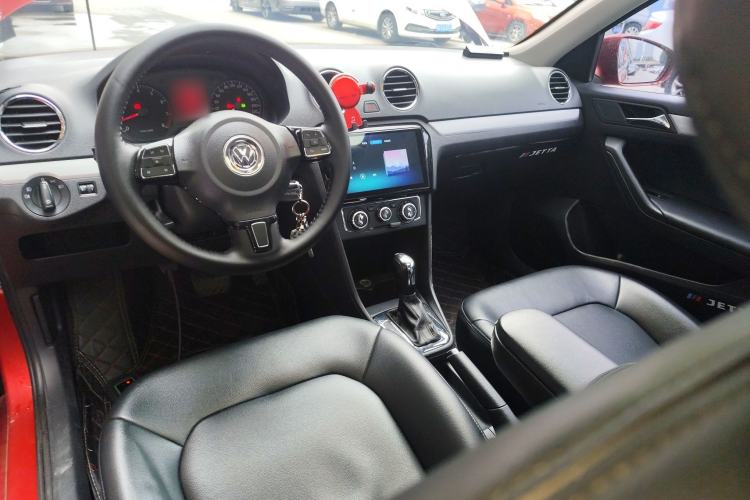 Used Volkswagen Jetta 2015 1.6L Automatic Comfort Model Center Console
