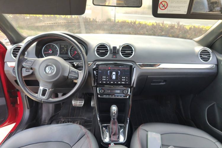 Used Volkswagen Jetta 2015 1.4TSI Automatic Sport Model Center Console