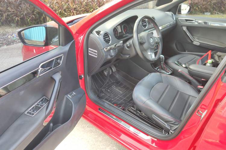 Used Volkswagen Jetta 2015 1.4TSI Automatic Sport Model Driver Seat