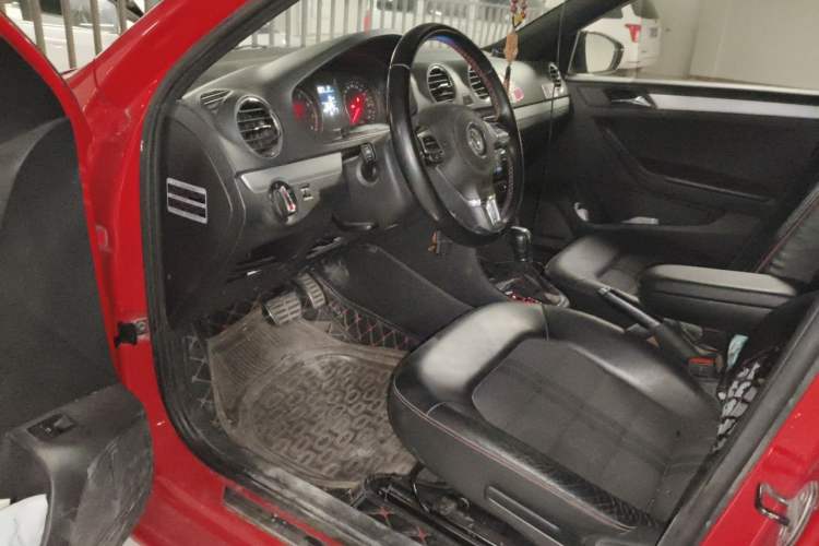 Used Volkswagen Jetta 2015 1.4TSI Automatic Sport Model Driver Seat