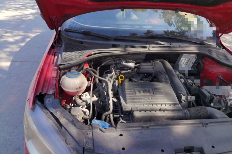 Used Volkswagen Jetta 2015 1.4TSI Automatic Sport Model Engine Bay Right