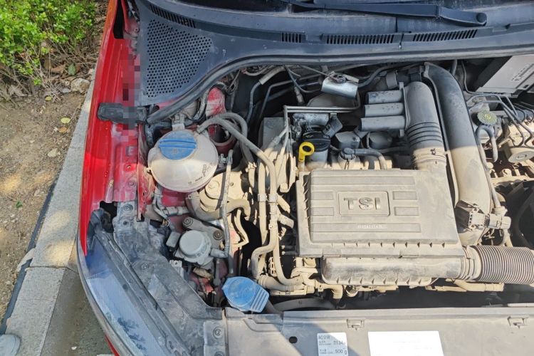 Used Volkswagen Jetta 2015 1.4TSI Automatic Sport Model Engine Bay Right