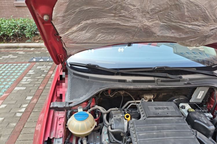 Used Volkswagen Jetta 2015 1.6L Automatic Fashion Model Engine Bay Right
