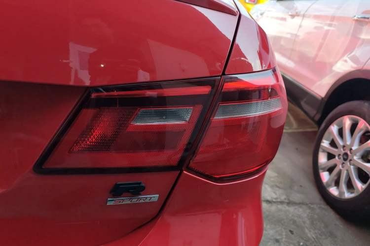 Used Volkswagen Jetta 2015 1.4TSI Automatic Sport Model Exterior 6
