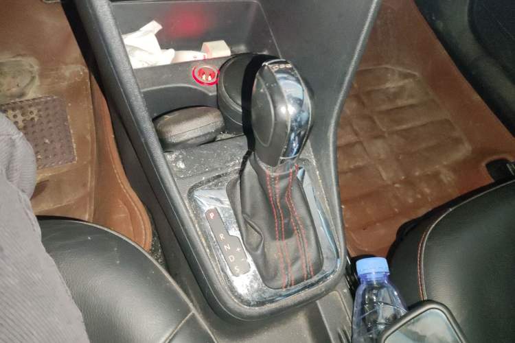 Used Volkswagen Jetta 2015 1.4TSI Automatic Sport Model Gear Lever