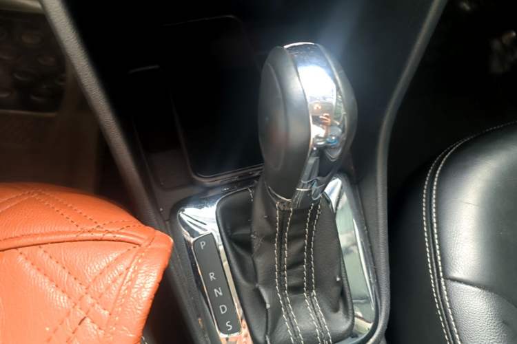 Used Volkswagen Jetta 2015 1.6L Automatic Luxury Model Gear Lever